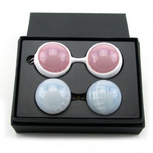 Lelo Luna Beads geisha ball box